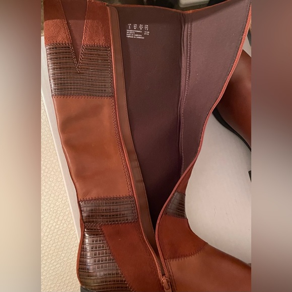 CLARKS WOMEN’S NOVELLA NOVA, LEATHER AND SUEDE RIDING BOOT TAN BROWN SIZE 8.5. - Picture 7 of 9